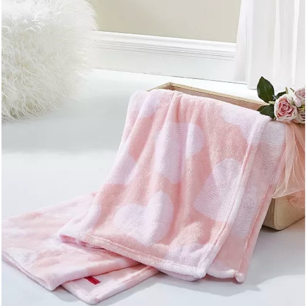 ULTRA SOFT PINK HEART PLUSH FLEECE THROW 50” x 70”